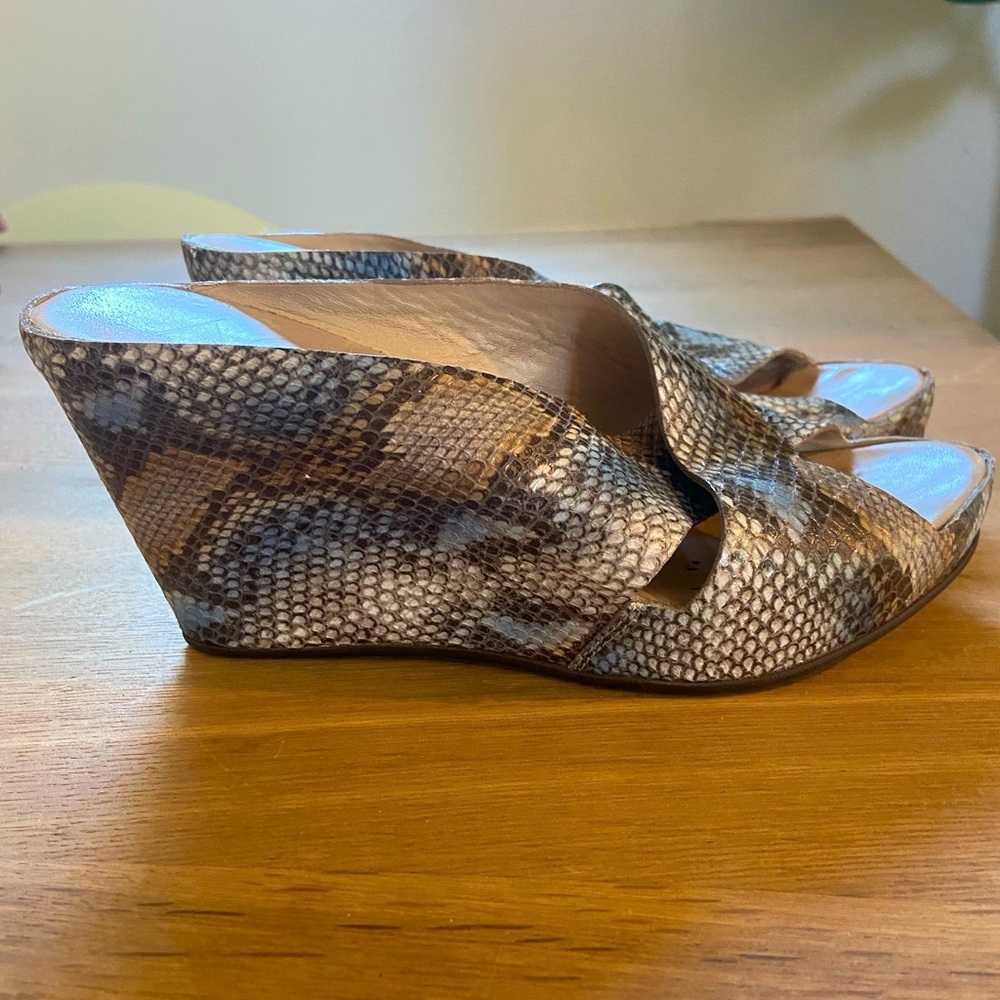AGL Snake Pattern Wedge Sandals - Picture 2 of 4